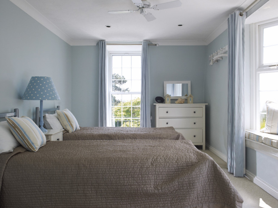 Bedroom with two single beds